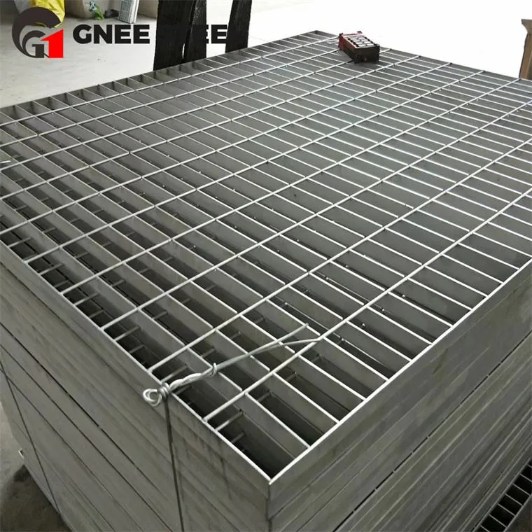 Pocinkano jekleno rešetko