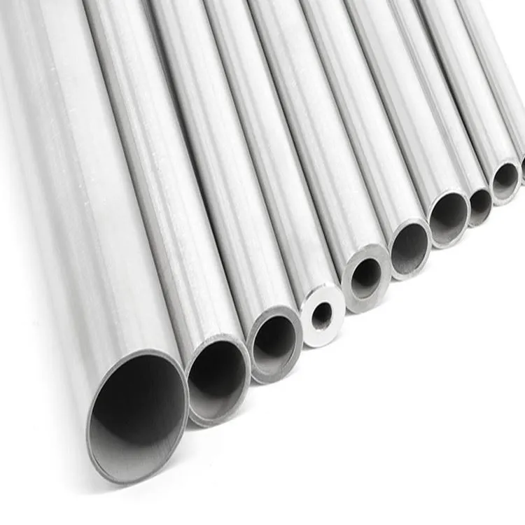 Nerjavna brezhibna cev